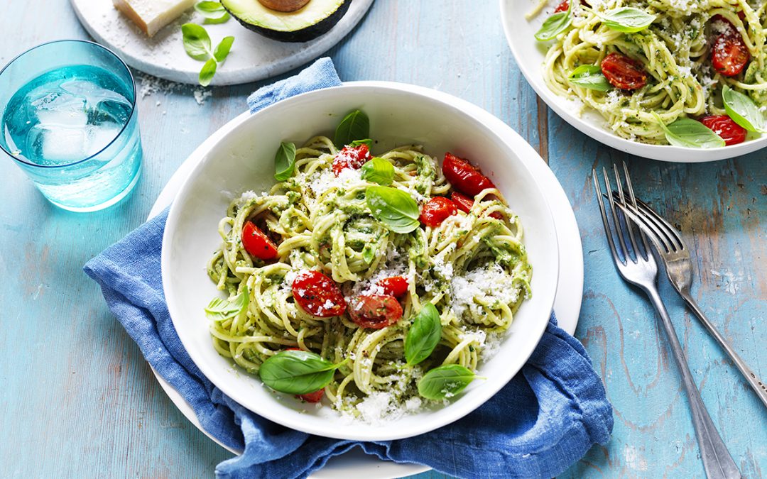 Avo, spinach & pesto spaghetti