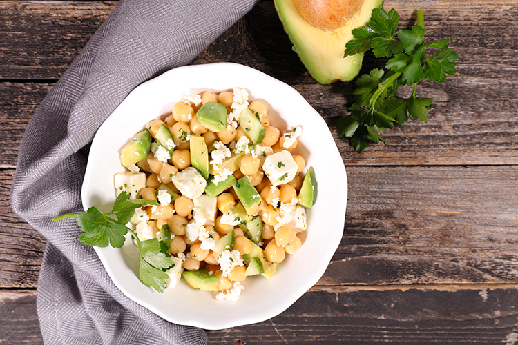 Avo & chickpea salad